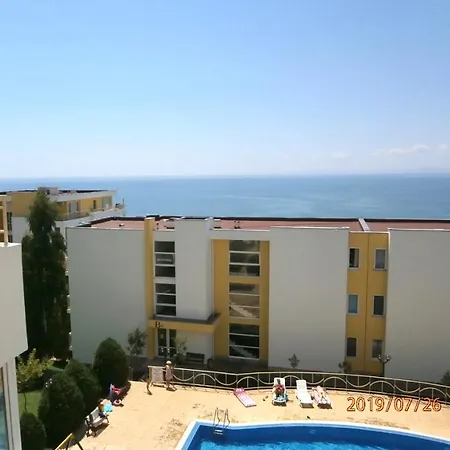 Crown Seaside דירה
