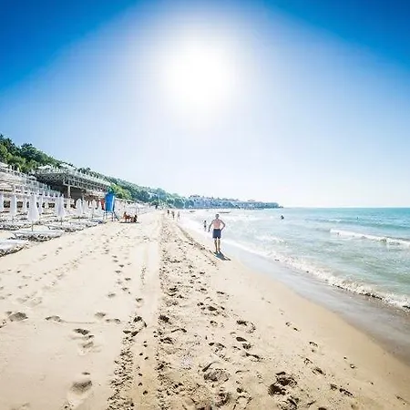 Crown Seaside דירה *